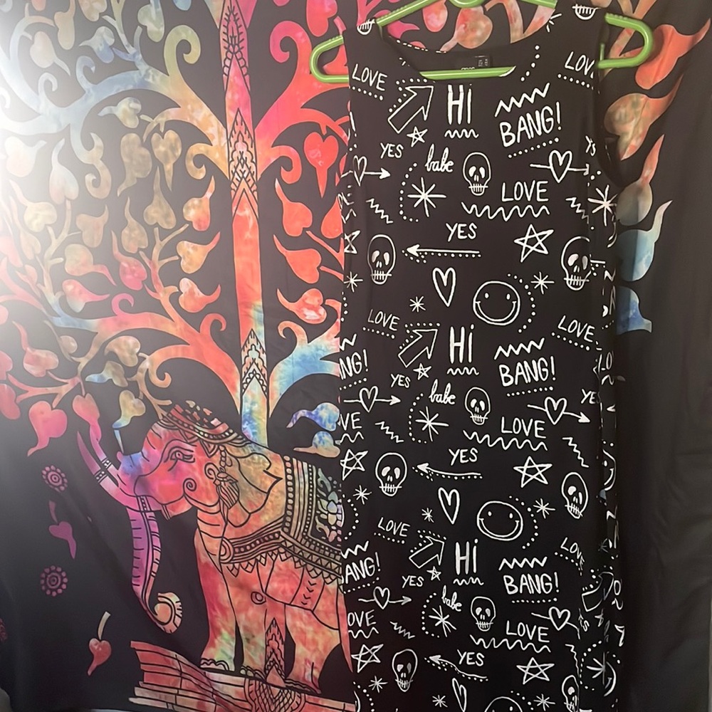 Long fitting graphic dress